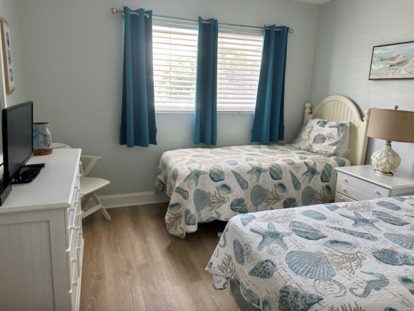 Holmes Beach Vacation end Unit Rental with Gulf View